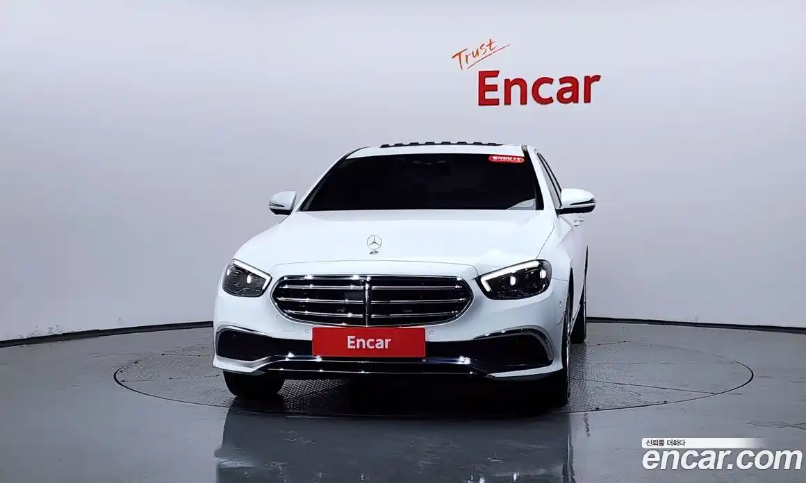 Mercedes-Benz E-Class 2023 2.0 гидро, фото 2