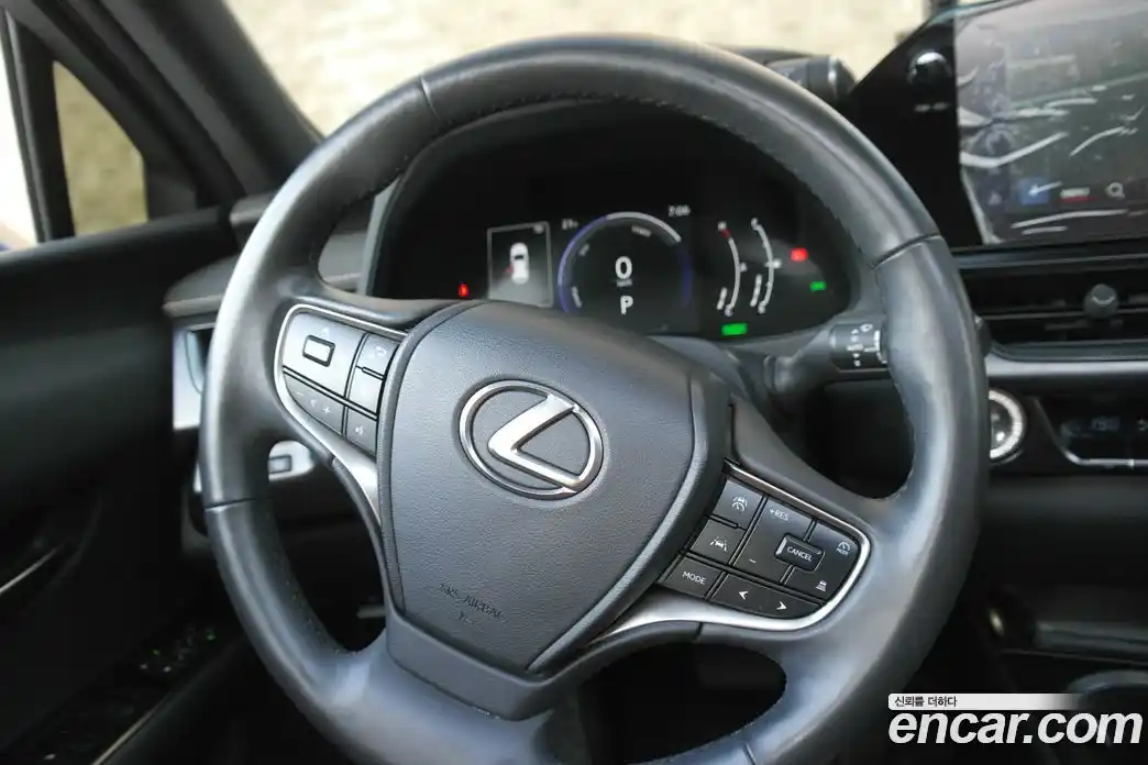 Lexus UX 2024 2.0 гидро, фото 15