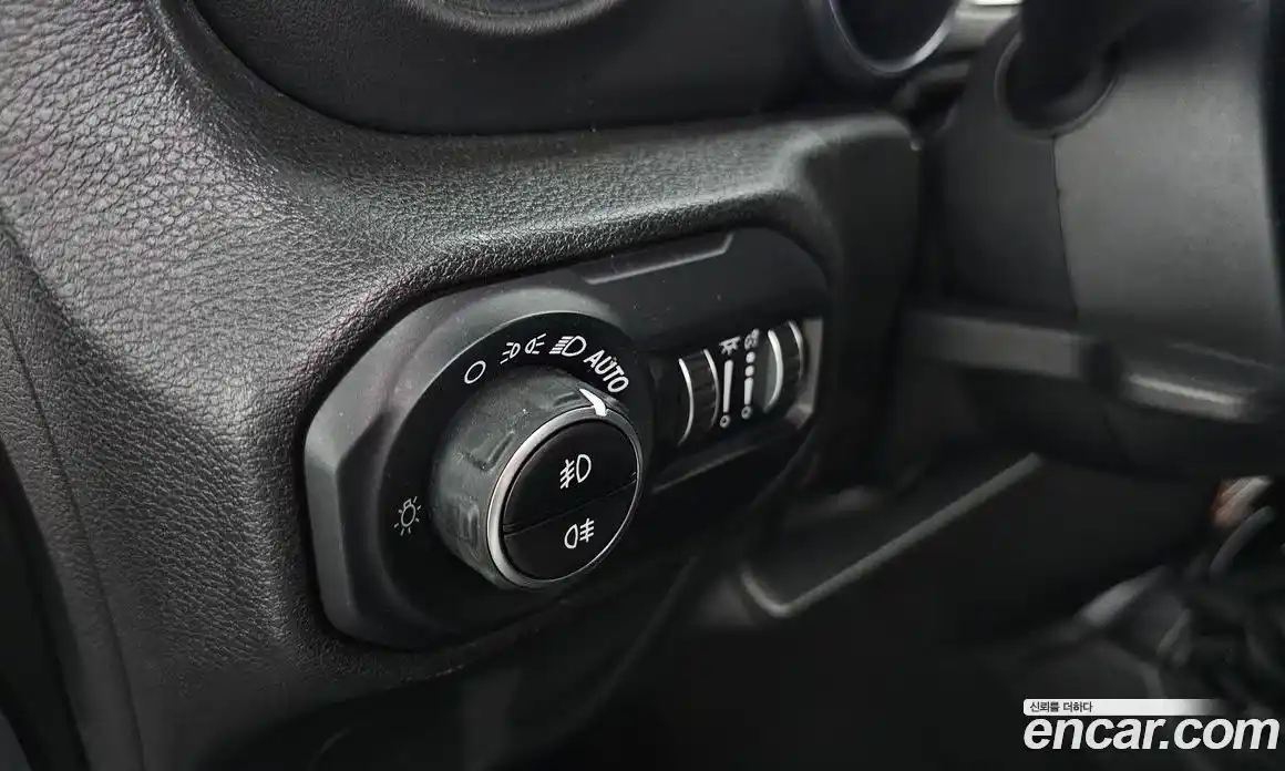 Jeep Wrangler 2018 2.0 автомат (гидро), фото 16