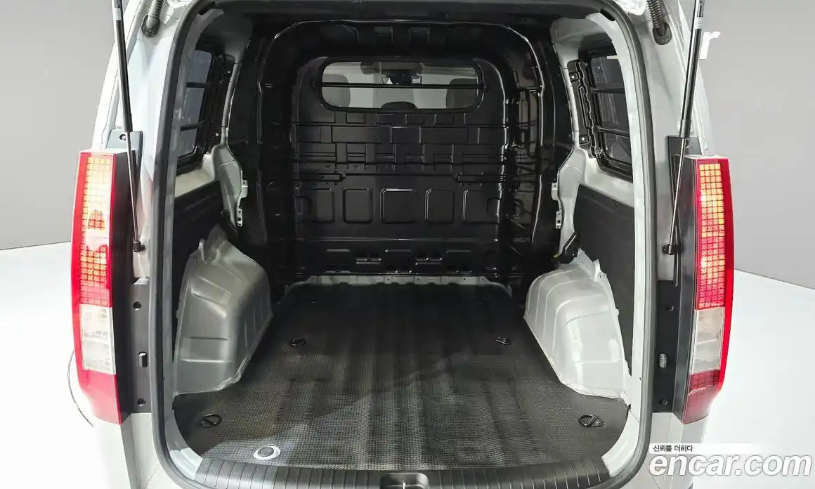 Hyundai Staria 2022 3.5 гидро, фото 26