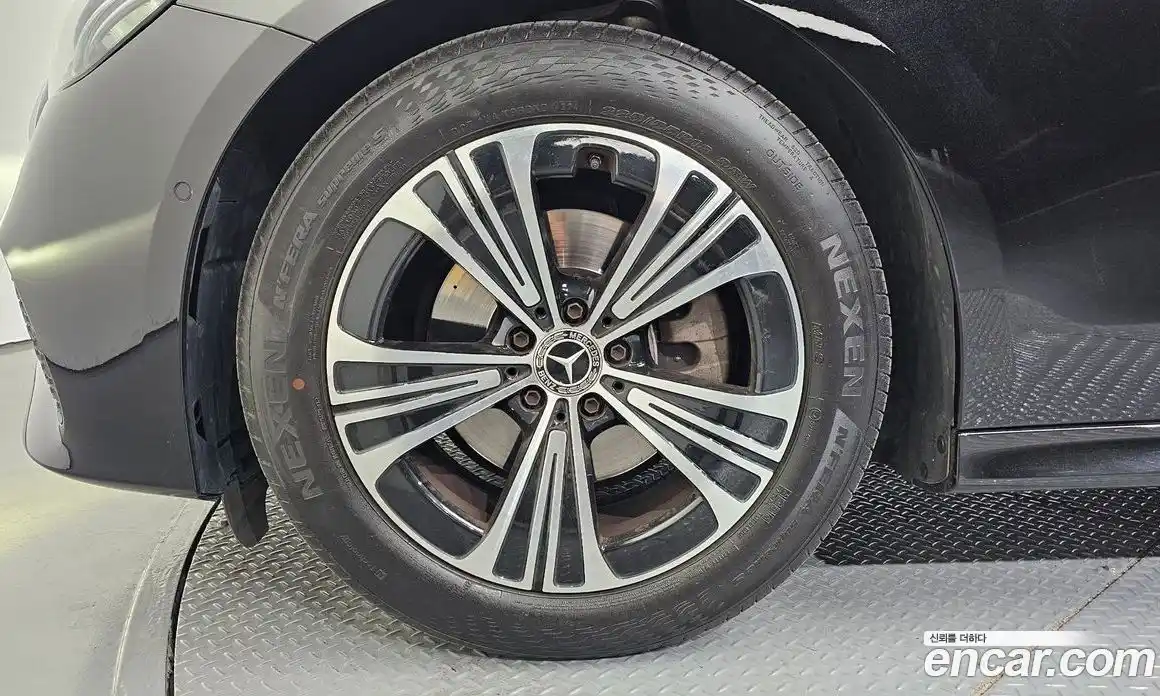 Mercedes-Benz E-Class 2024 2.0 гидро, фото 5
