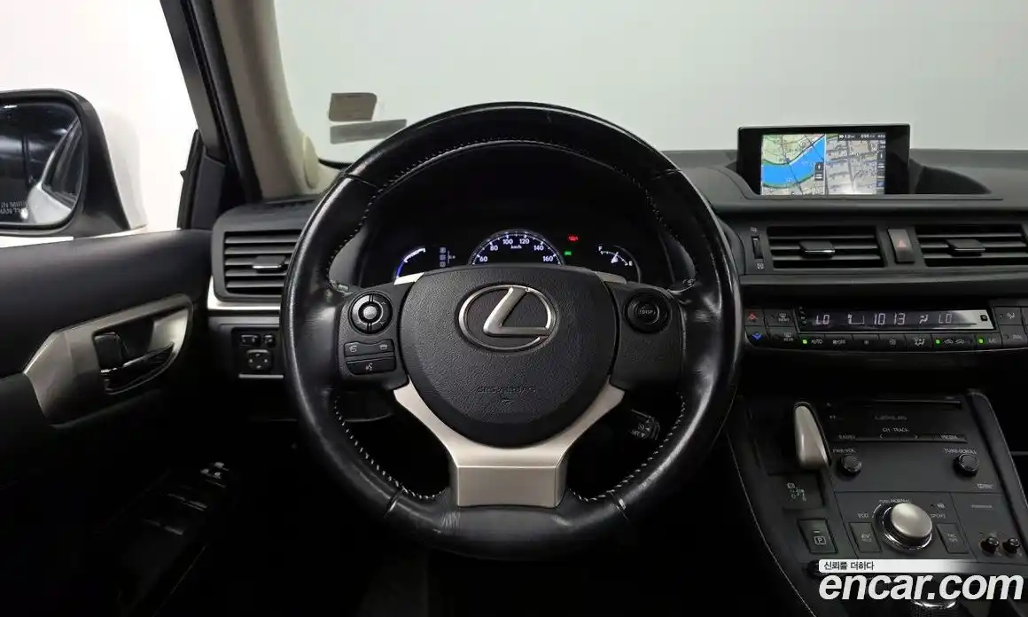 Lexus CT200h 2015 1.8 гидро, фото 13