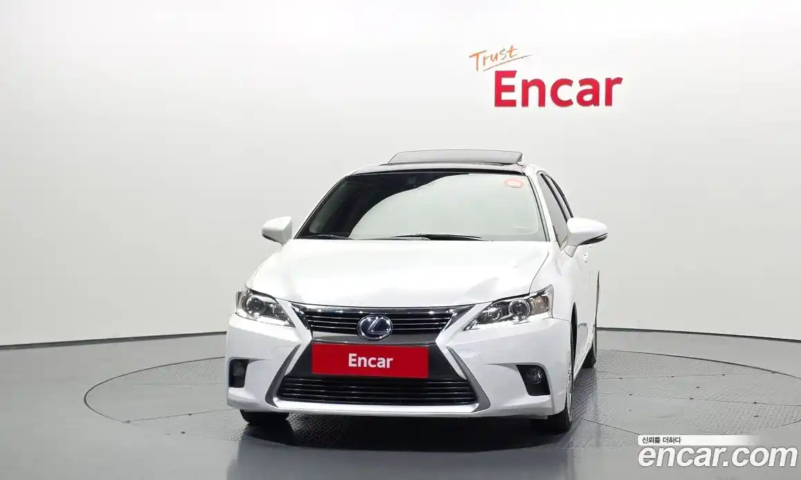 Lexus CT200h 2015 1.8 гидро, фото 3