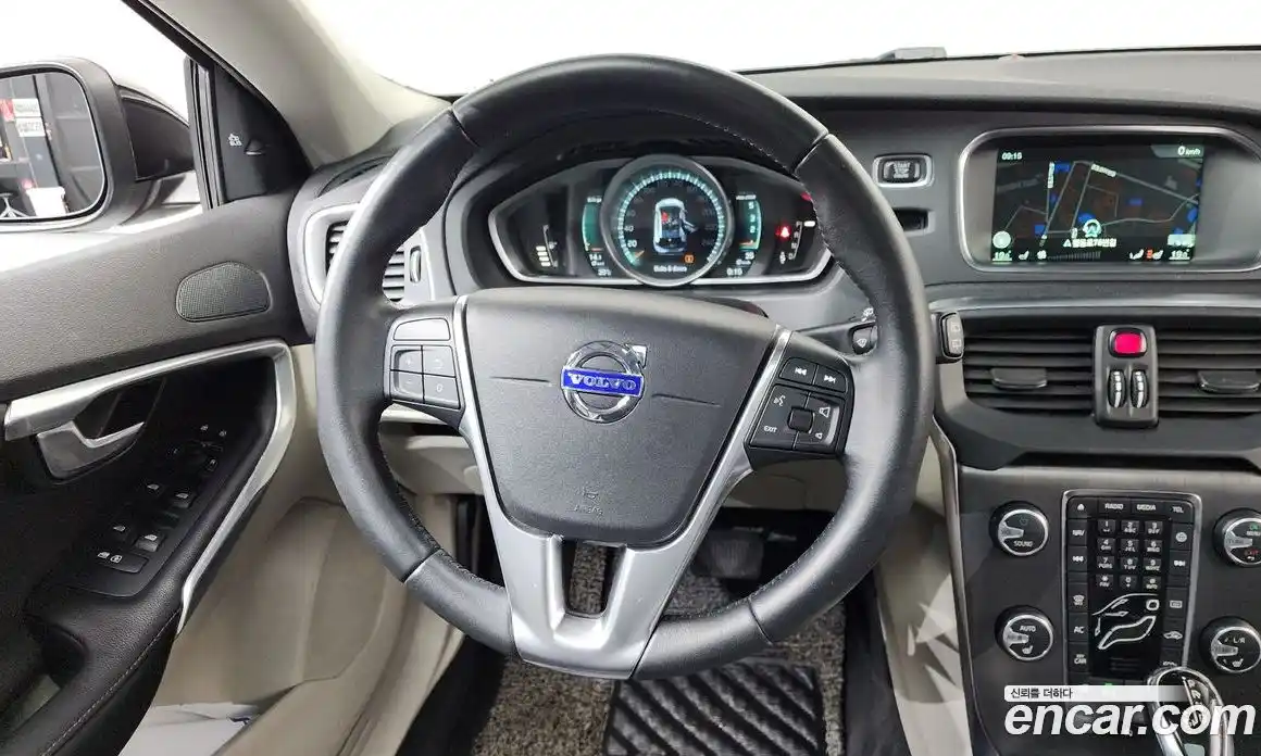 Volvo V40 2016 2.0 автомат (гидро), фото 14