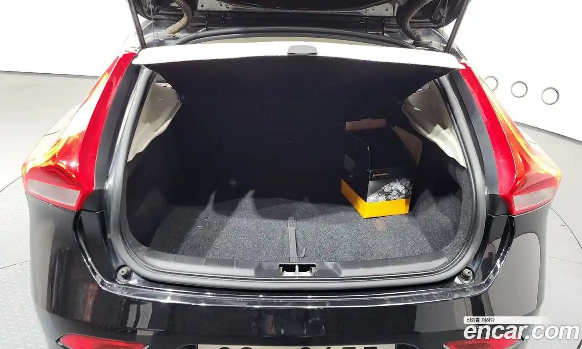 Volvo V40 2016 2.0 автомат (гидро), фото 18