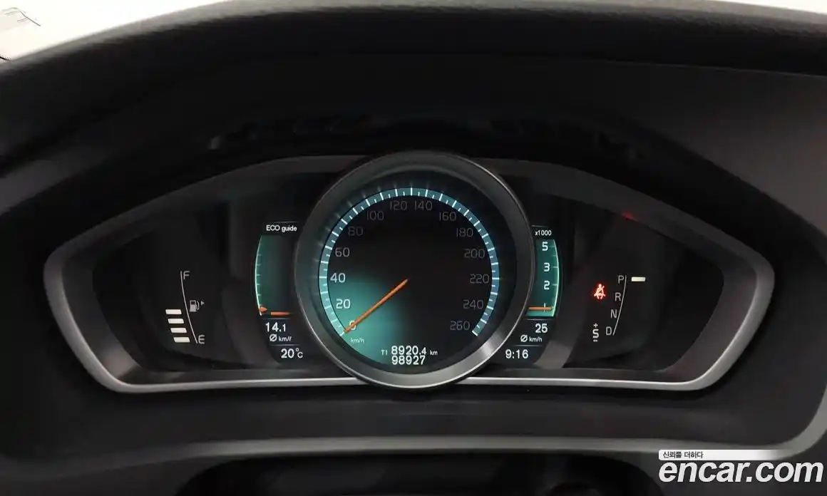Volvo V40 2016 2.0 автомат (гидро), фото 8