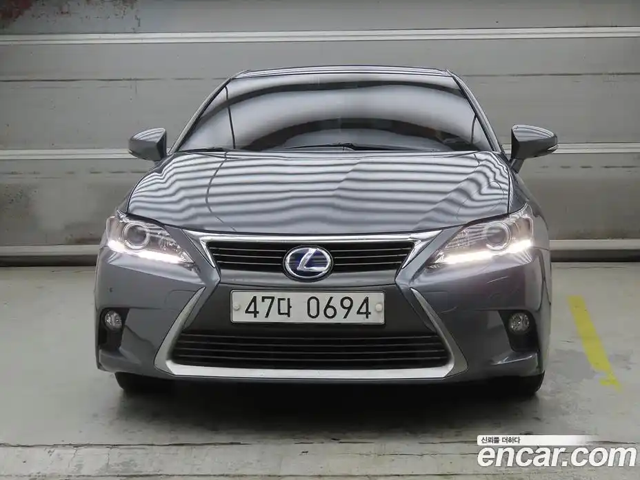 Lexus CT200h 2015 1.8 гидро, фото 2