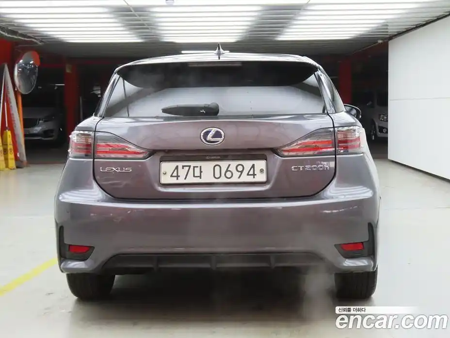 Lexus CT200h 2015 1.8 гидро, фото 3