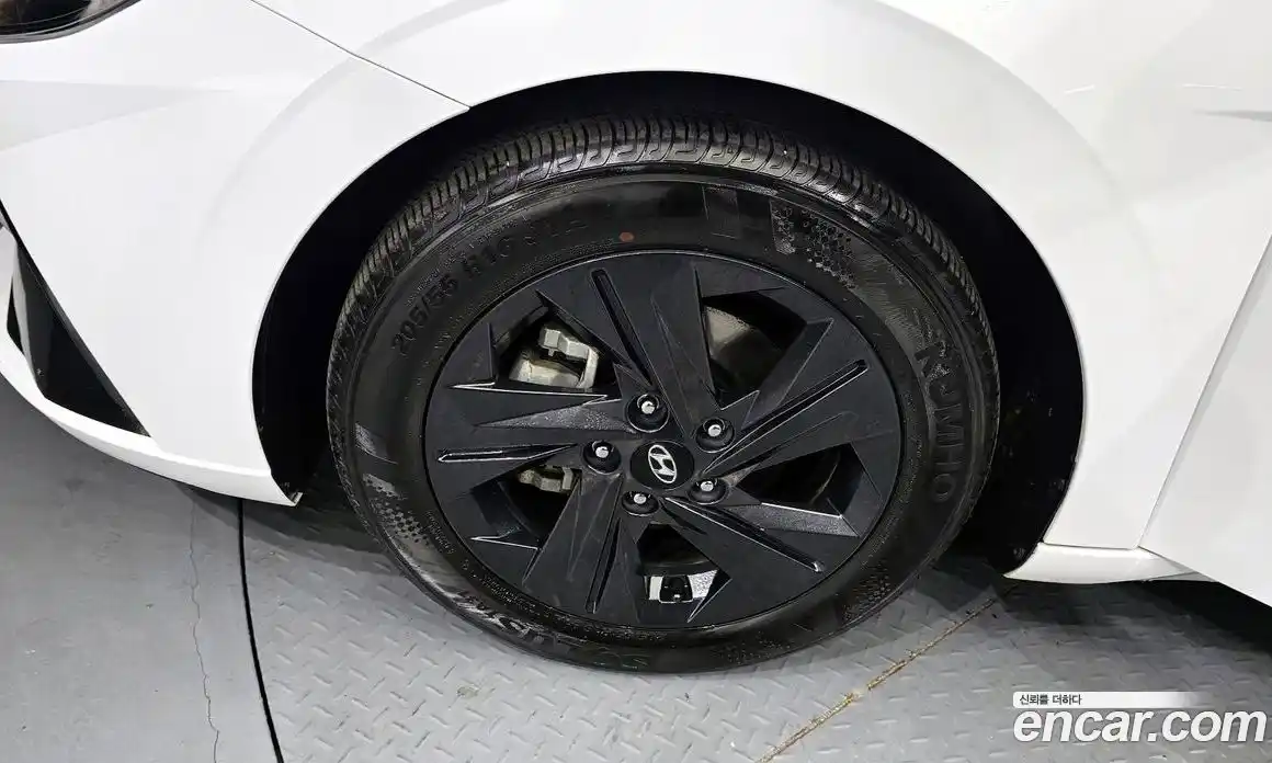 Hyundai Avante 2022 1.6 автомат (гидро), фото 5