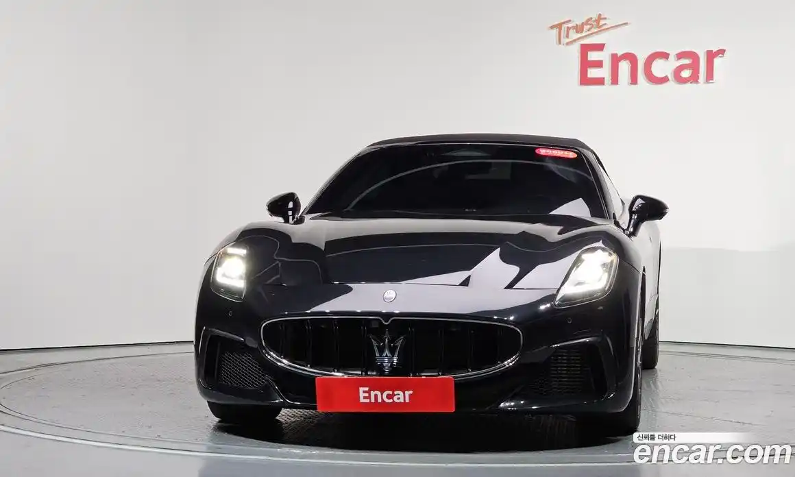 Maserati Gran Cabrio 2024 3.0 гидро, фото 3