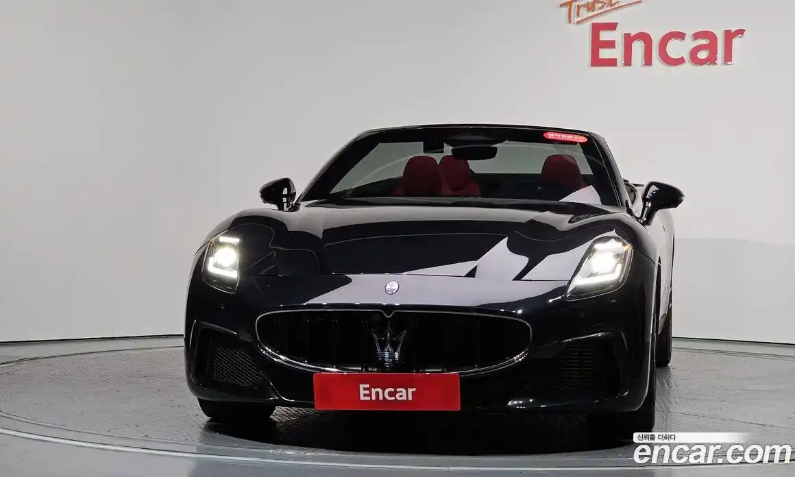 Maserati Gran Cabrio 2024 3.0 гидро, фото 46