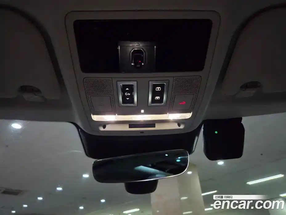 Land Rover Range Rover Evoque 2023 2.0 автомат (гидро), фото 16