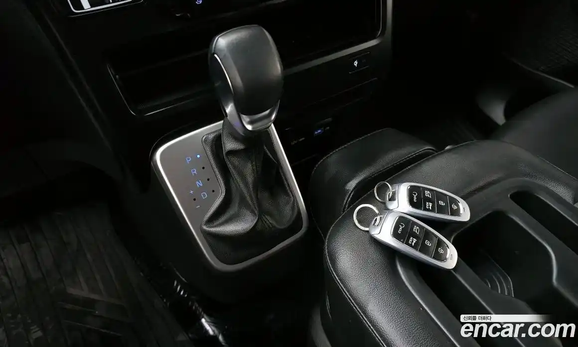 Hyundai Staria 2023 2.2 гидро, фото 12