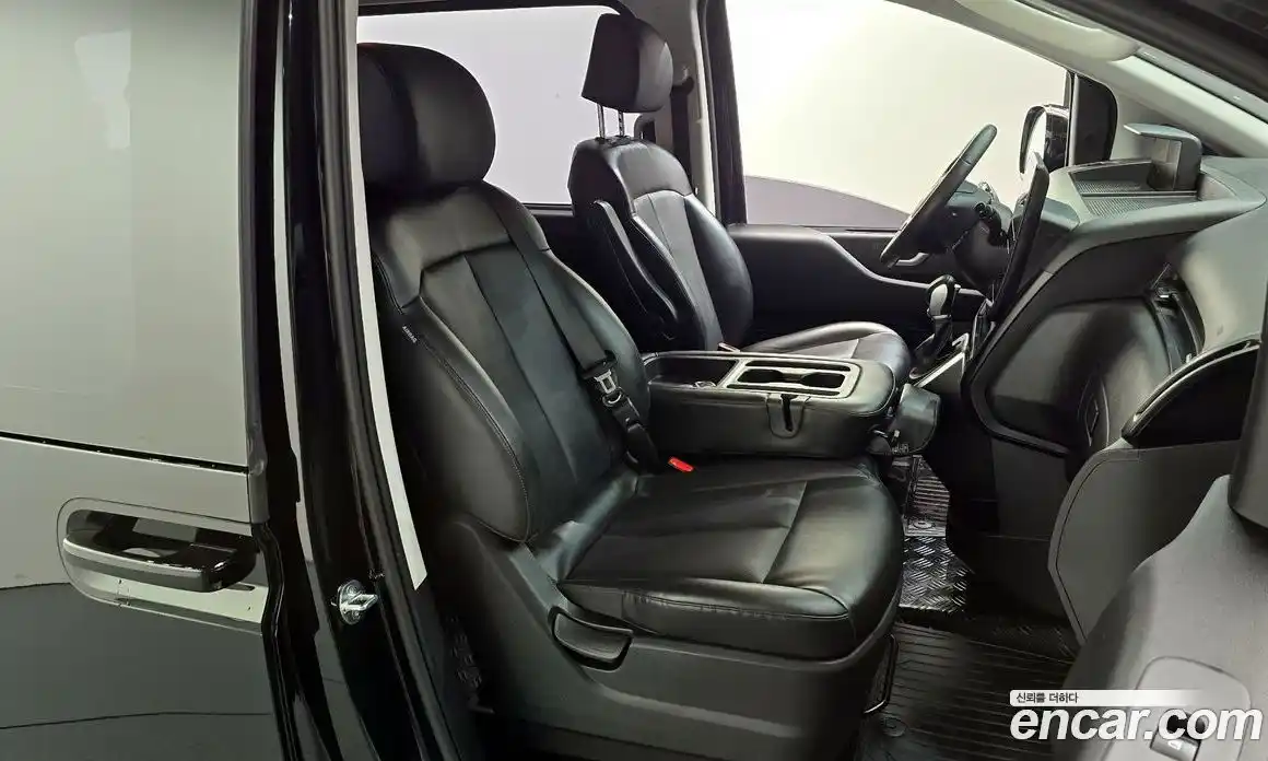 Hyundai Staria 2023 2.2 гидро, фото 16