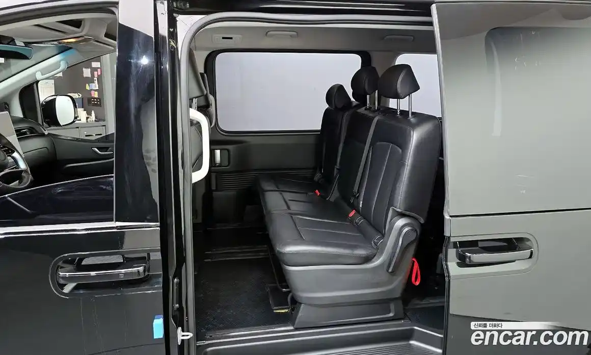 Hyundai Staria 2023 2.2 гидро, фото 17