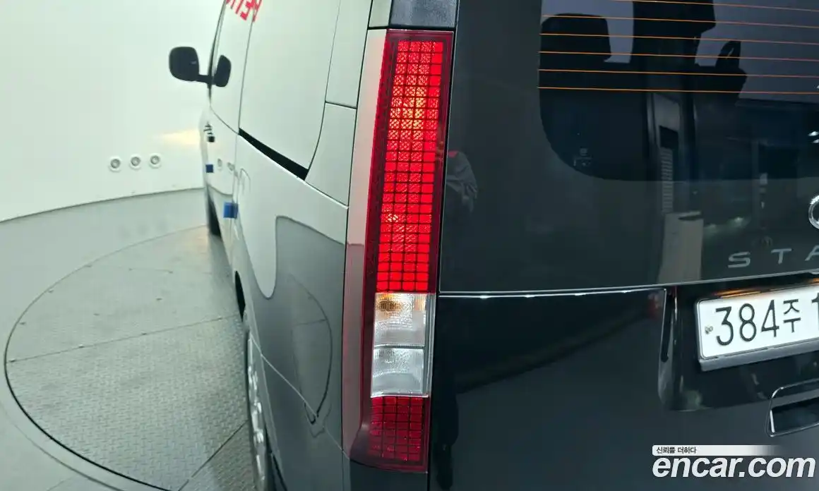 Hyundai Staria 2023 2.2 гидро, фото 9