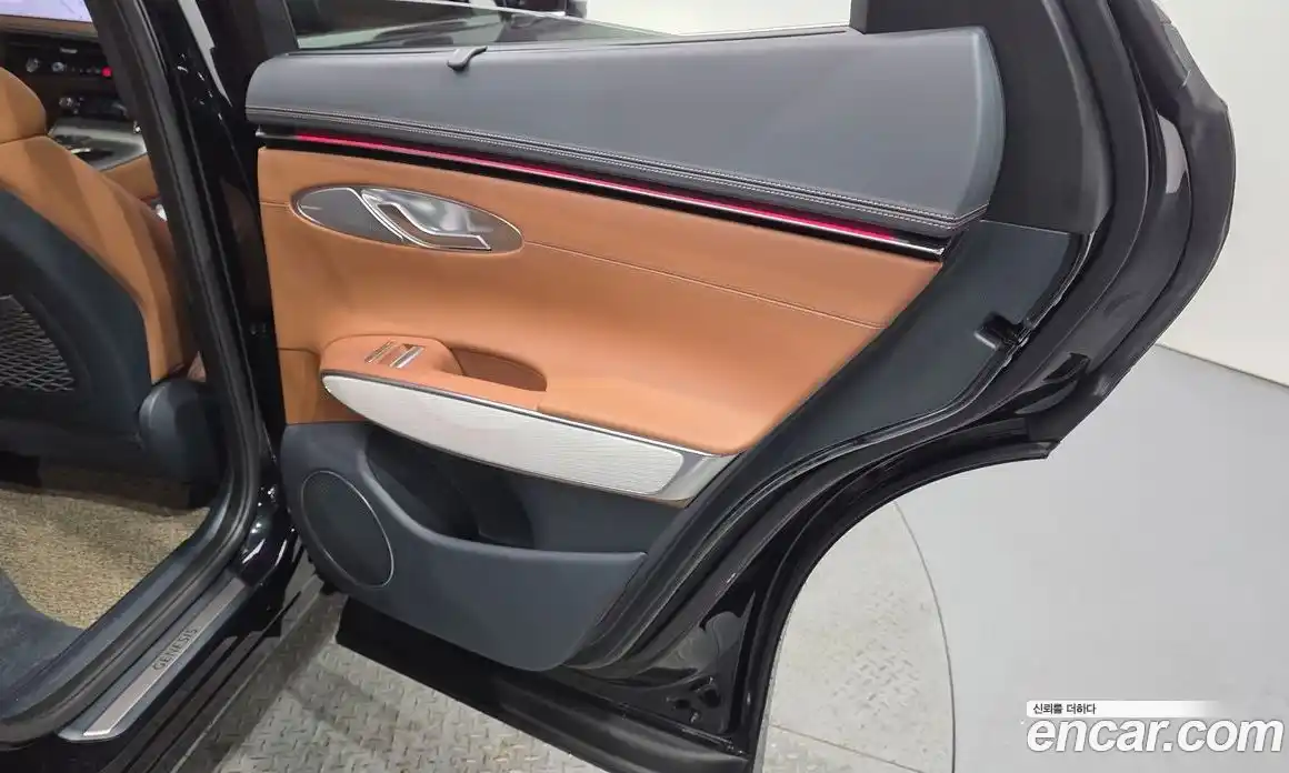 Genesis GV70 2025 2.5 гидро, фото 15