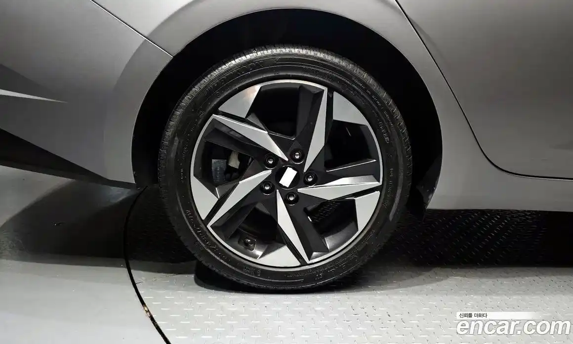 Hyundai Avante 2022 1.6 автомат (гидро), фото 5