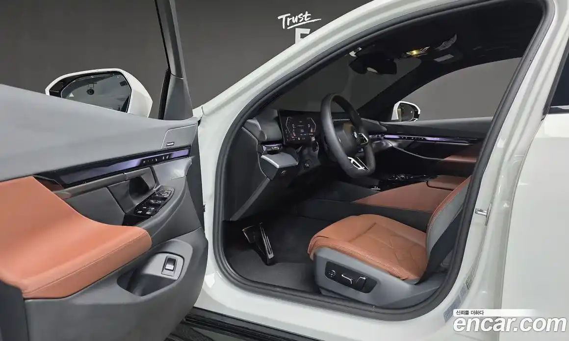 BMW 5-Series 2025 2.0 гидро, фото 16