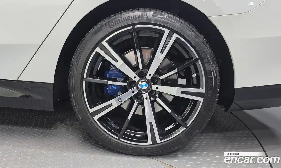 BMW 5-Series 2025 2.0 гидро, фото 5