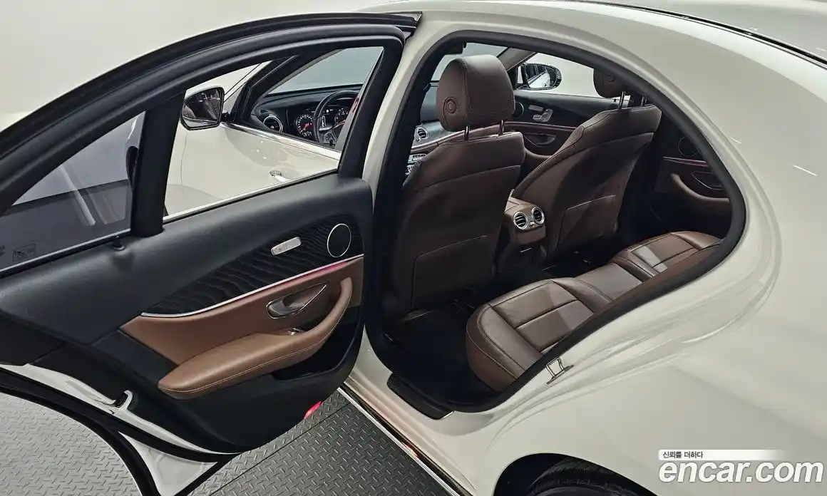 Mercedes-Benz E-Class 2017 2.0 автомат (гидро), фото 29