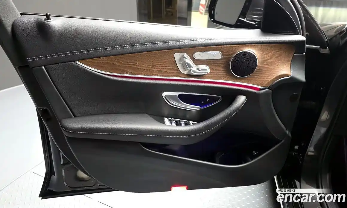 Mercedes-Benz E-Class 2023 2.0 автомат (гидро), фото 14