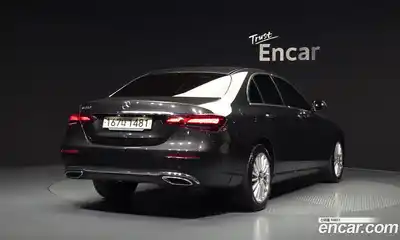 Mercedes-Benz E-Class 2023 2.0 автомат (гидро), миниатюра 2