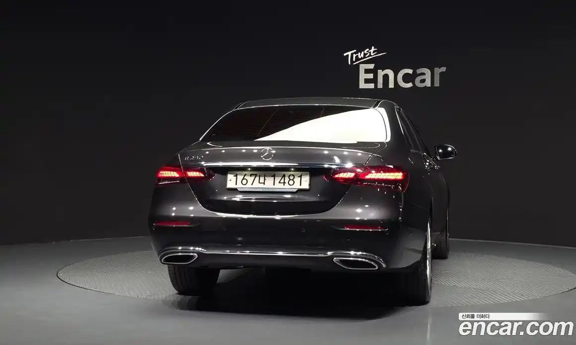 Mercedes-Benz E-Class 2023 2.0 автомат (гидро), фото 4
