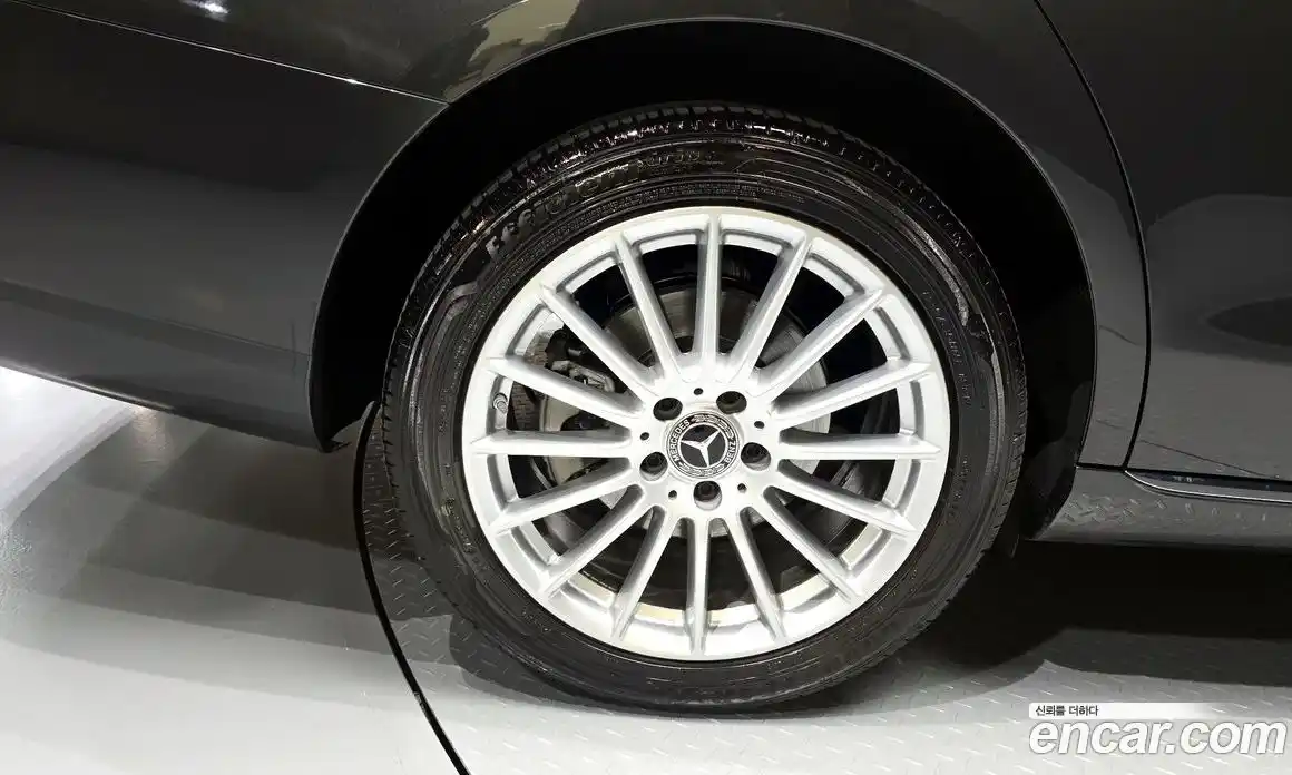 Mercedes-Benz E-Class 2023 2.0 автомат (гидро), фото 5