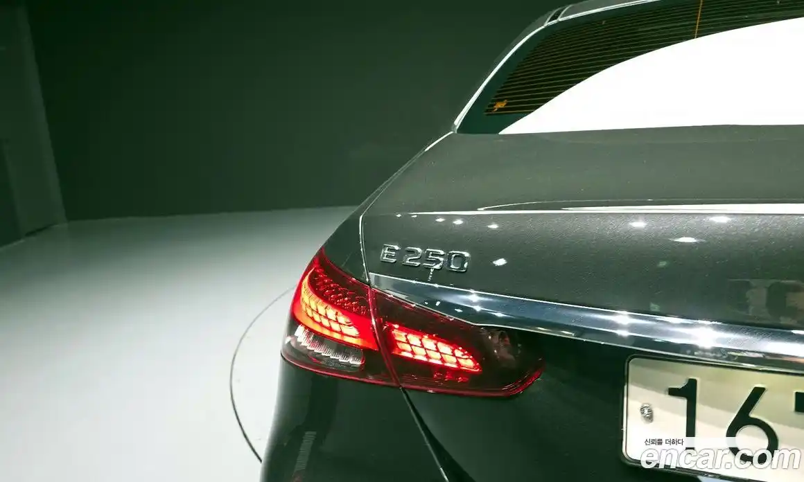 Mercedes-Benz E-Class 2023 2.0 автомат (гидро), фото 9