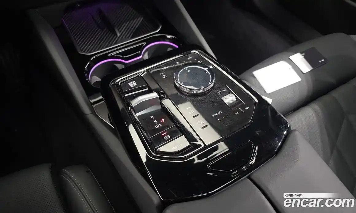 BMW 5-Series 2025 2.0 гидро, фото 12