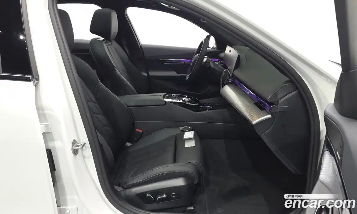 BMW 5-Series 2025 2.0 гидро, фото 13