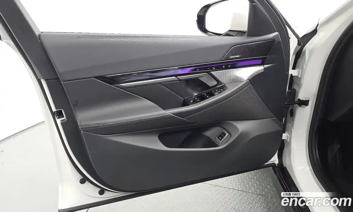 BMW 5-Series 2025 2.0 гидро, фото 14
