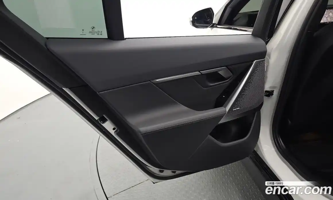 BMW 5-Series 2025 2.0 гидро, фото 15
