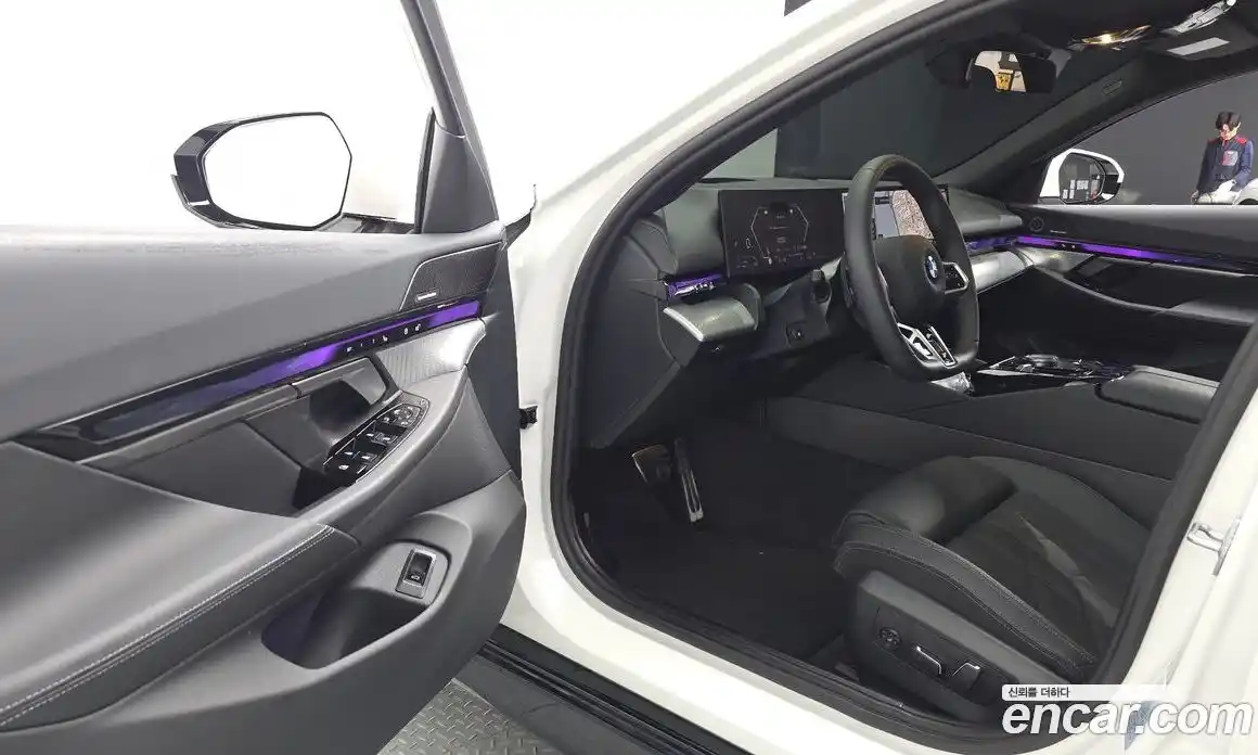BMW 5-Series 2025 2.0 гидро, фото 17