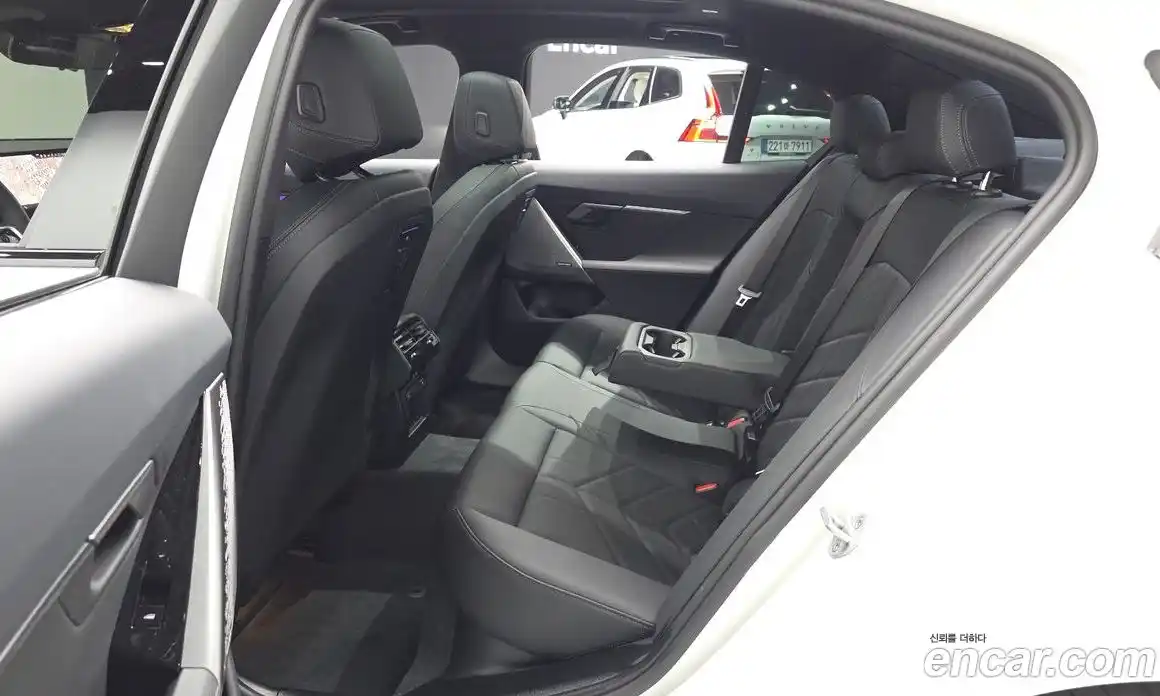 BMW 5-Series 2025 2.0 гидро, фото 18
