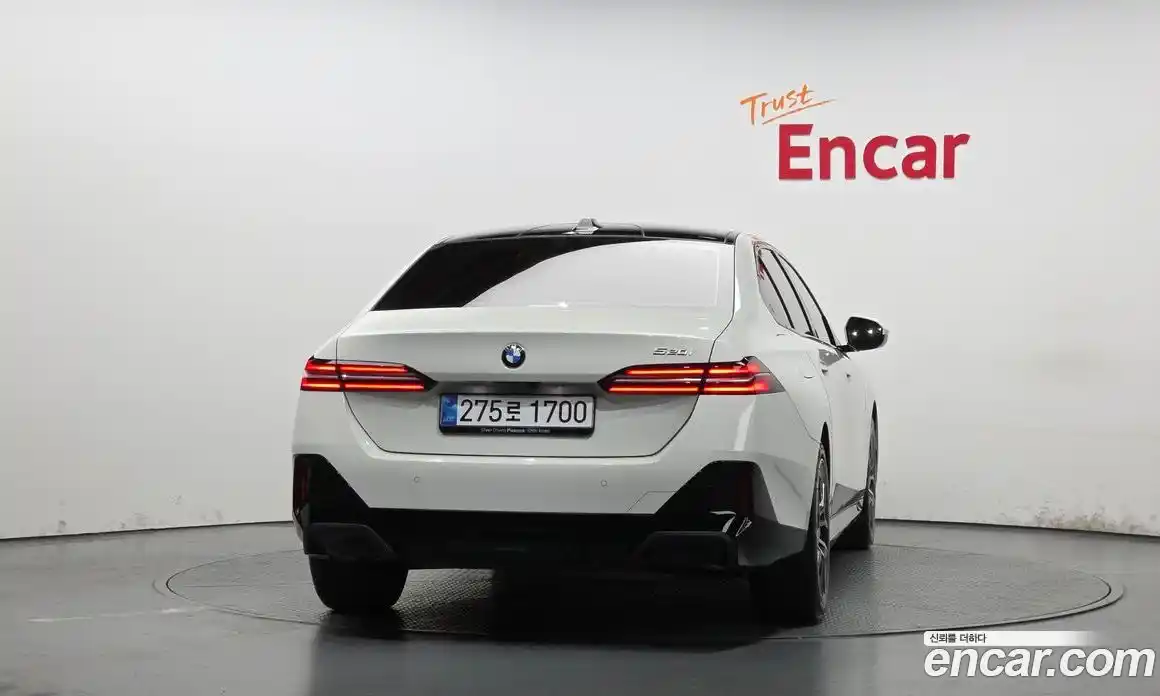 BMW 5-Series 2025 2.0 гидро, фото 4