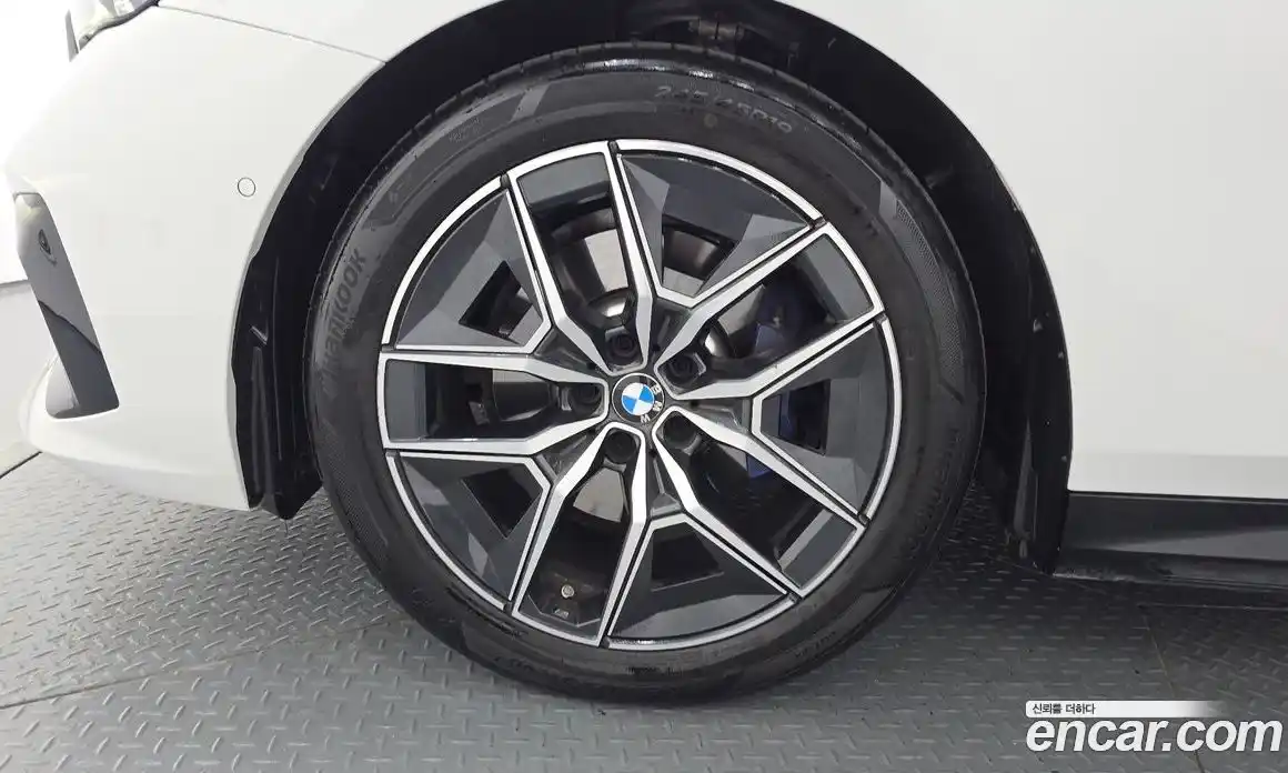 BMW 5-Series 2025 2.0 гидро, фото 5