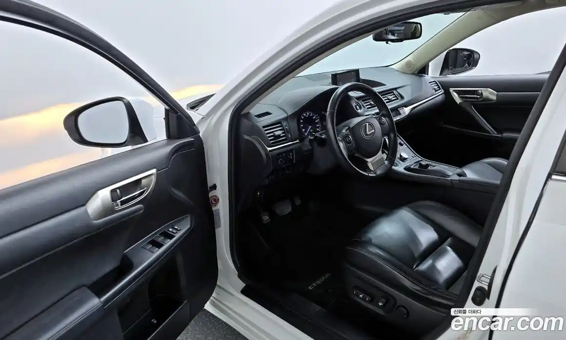 Lexus CT200h 2014 1.8 гидро, фото 10