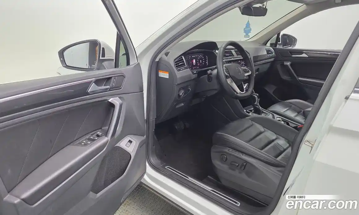 Volkswagen Tiguan 2022 2.0 автомат (гидро), фото 13