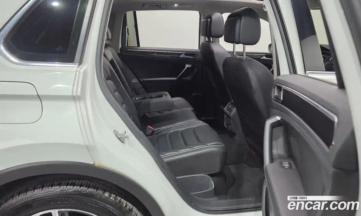 Volkswagen Tiguan 2022 2.0 автомат (гидро), фото 17