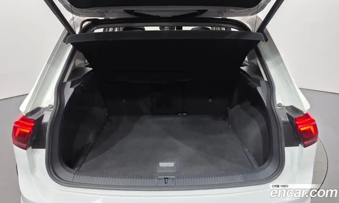 Volkswagen Tiguan 2022 2.0 автомат (гидро), фото 24