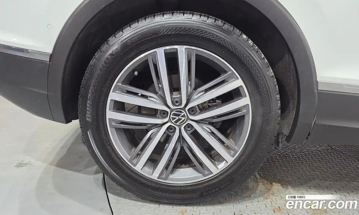 Volkswagen Tiguan 2022 2.0 автомат (гидро), фото 5