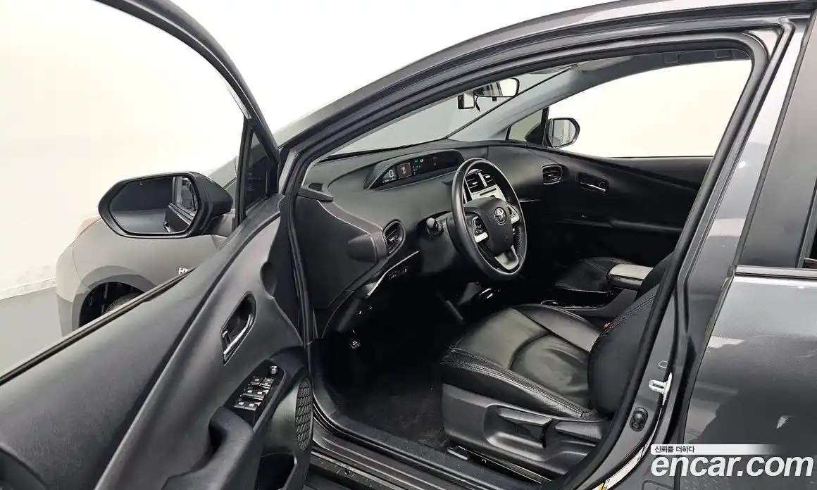 Toyota Prius 2017 1.8 гидро, фото 13