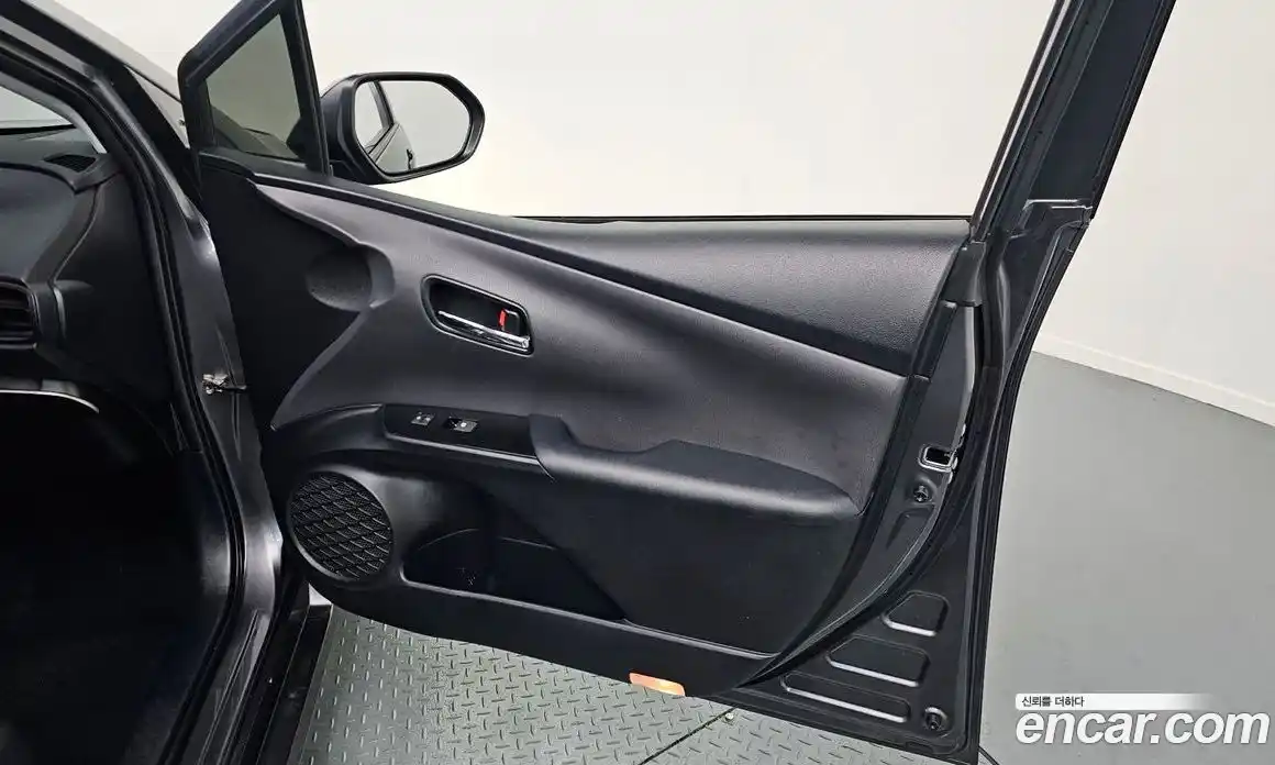 Toyota Prius 2017 1.8 гидро, фото 14