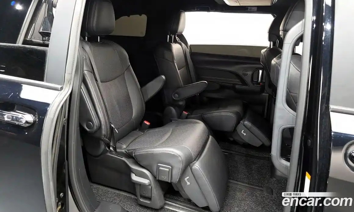 Toyota Sienna 2025 2.5 гидро, фото 11