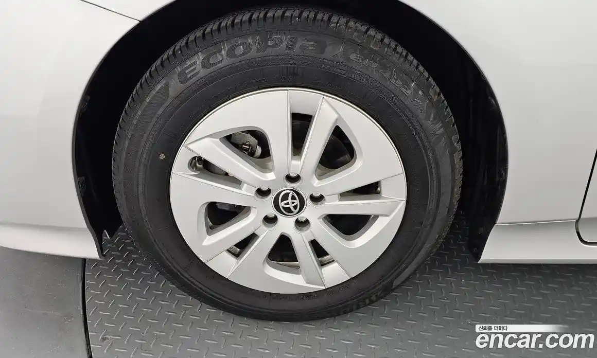 Toyota Prius 2016 1.8 гидро, фото 5