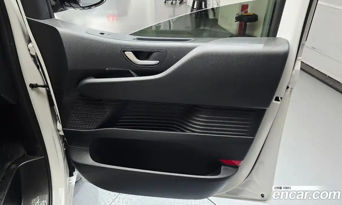 Hyundai Staria 2024 2.2 гидро, фото 15