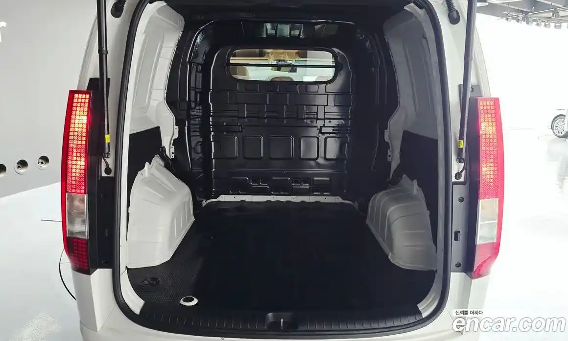 Hyundai Staria 2024 2.2 гидро, фото 25