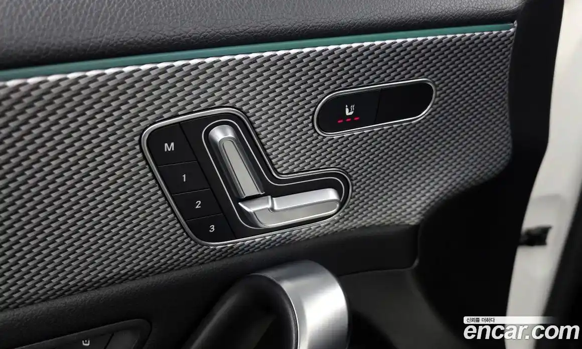 Mercedes-Benz A-Class 2021 2.0 гидро, фото 23
